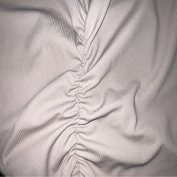 Worth The Label Rouched Side Tee - Picture 7 of 7